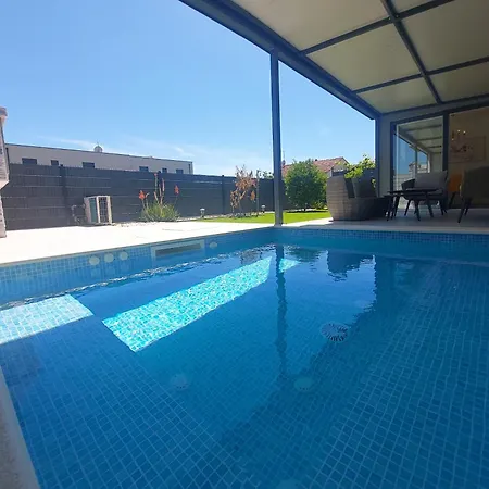 Unique - Garden With Private Heated Massage Pool Only For 特罗吉尔