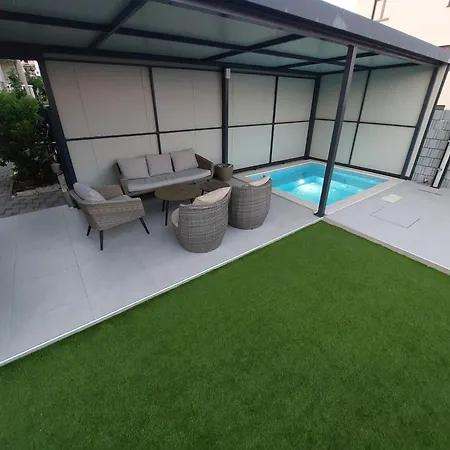 Unique - Garden With Private Heated Massage Pool Only For Apartment Trogir