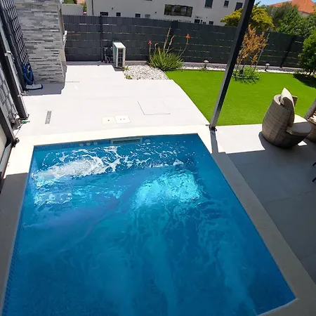 Lejlighed Unique - Garden With Private Heated Massage Pool Only For