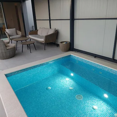Unique - Garden With Private Heated Massage Pool Only For