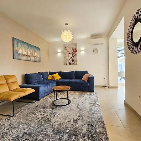 Unique - Garden With Private Heated Massage Pool Only For Appartement