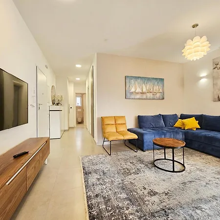 Unique - Garden With Private Heated Massage Pool Only For Apartment Trogir