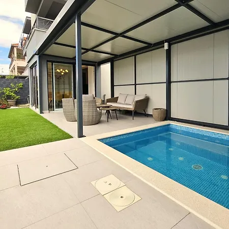 Unique - Garden With Private Heated Massage Pool Only For Lejlighed *