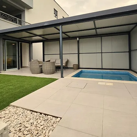Unique - Garden With Private Heated Massage Pool Only For Apartment Trogir