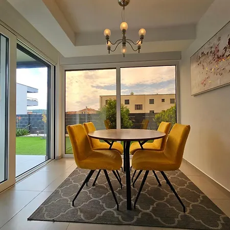 Unique - Garden With Private Heated Massage Pool Only For Apartment