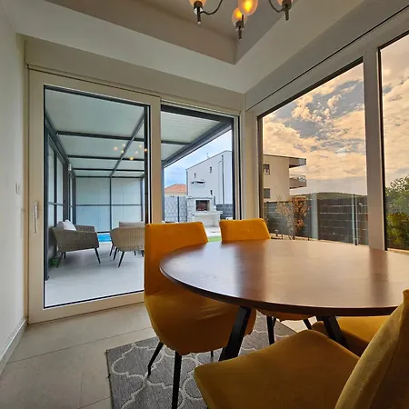 Unique - Garden With Private Heated Massage Pool Only For Appartement Trogir