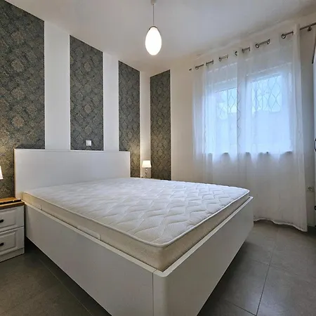 Unique - Garden With Private Heated Massage Pool Only For * Trogir