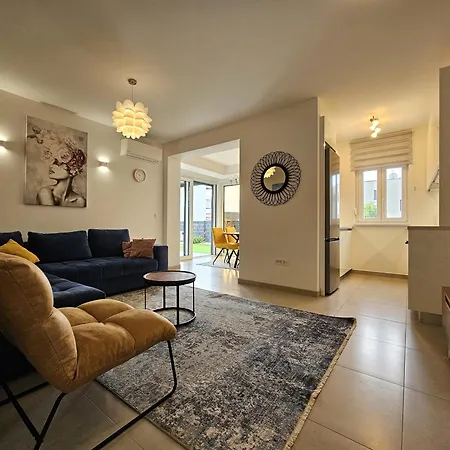 Unique - Garden With Private Heated Massage Pool Only For Apartment Trogir