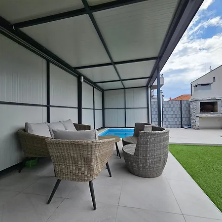 Unique - Garden With Private Heated Massage Pool Only For