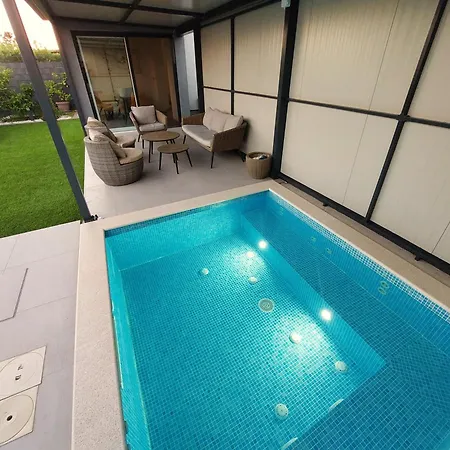 Unique - Garden With Private Heated Massage Pool Only For Lejlighed *