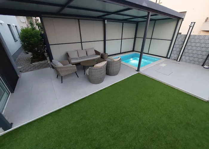 Unique - Garden With Private Heated Massage Pool Only For Apartment Trogir