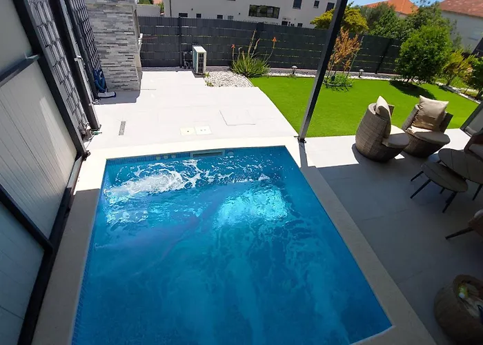 Apartment Unique - Garden With Private Heated Massage Pool Only For