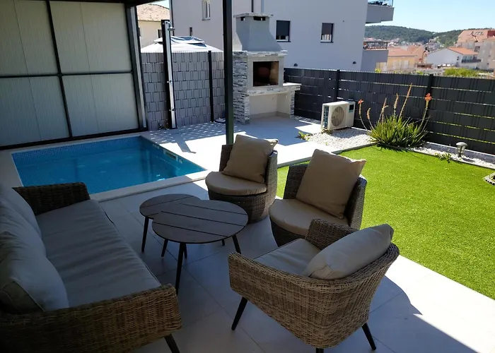 Apartment Unique - Garden With Private Heated Massage Pool Only For
