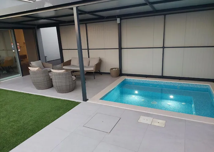 Unique - Garden With Private Heated Massage Pool Only For
