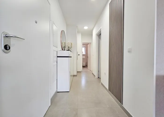 Unique - Garden With Private Heated Massage Pool Only For Apartment