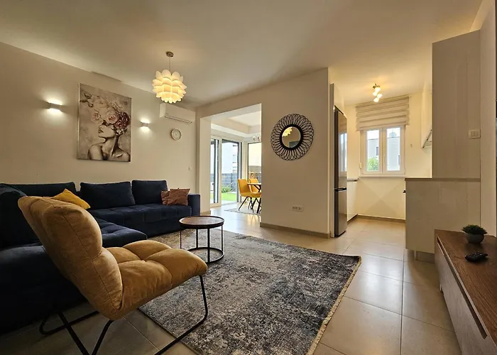 Unique - Garden With Private Heated Massage Pool Only For Apartment Trogir